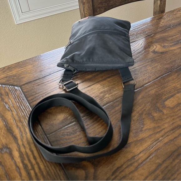 Eddie Bauer Women’s Bag Purse Crossbody Black Travel Beach Small, - Picture 5 of 16